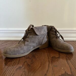 Indigo Rd Womens Grey Boots- never worn